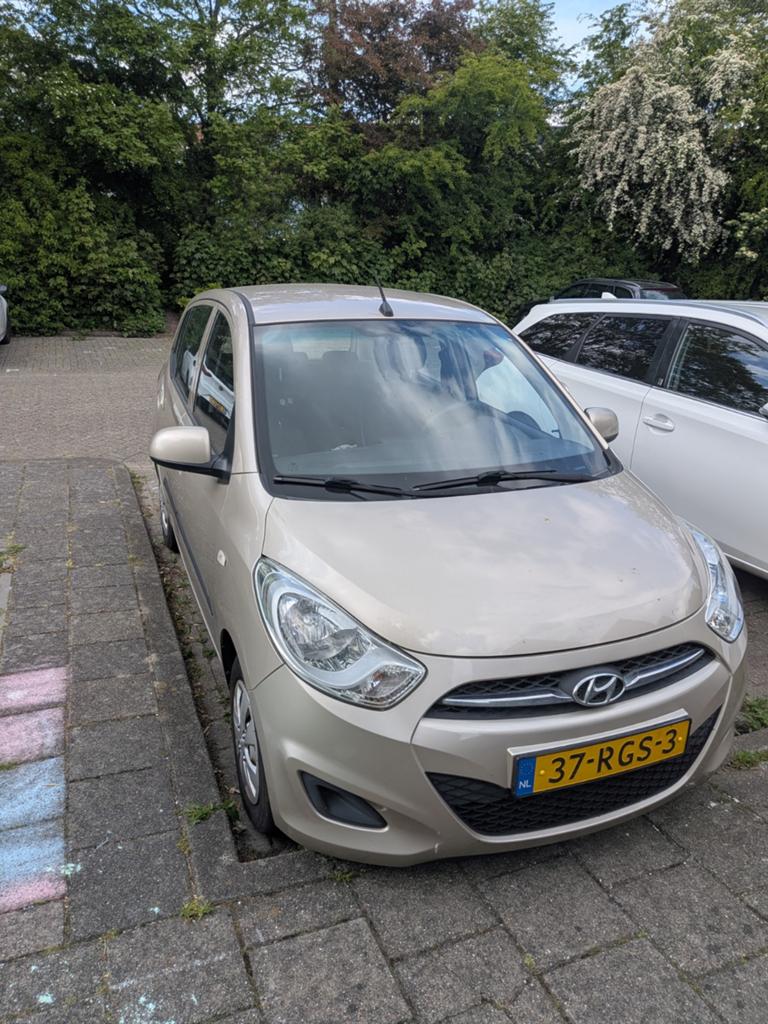 Hyundai i10 1.1 I 5DR 2011 Geel, 4 cilinders, 400 kg, Handgeschakeld, Particulier