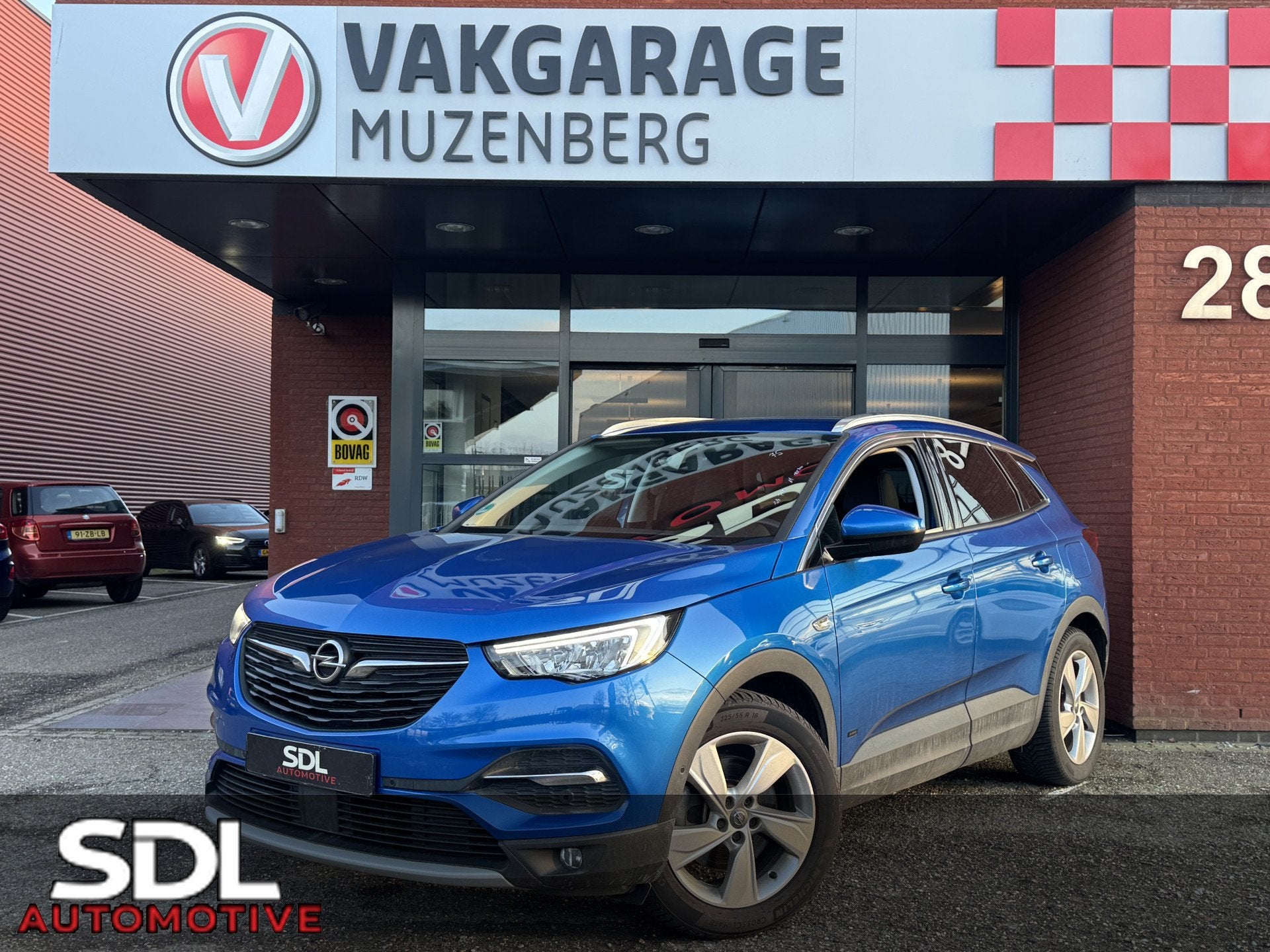 Opel Grandland X 1.6 Turbo Hybrid Business Elegance // NAVI, Auto's, Opel, Lichtsensor, Gebruikt, Zwart, 4 cilinders