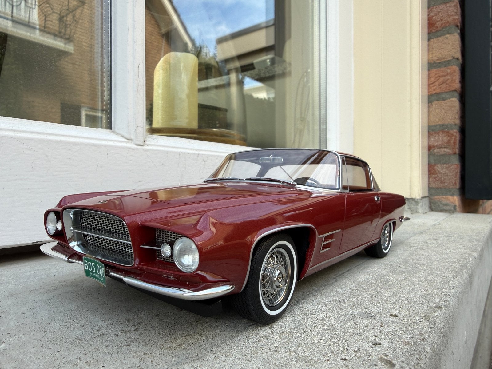1:18 Dual Ghia L6 Coupe Metallic Red 1960 BOS Models BOS086, Hobby en Vrije tijd, Overige merken, Info@modelcarworld.com, Gebruikt