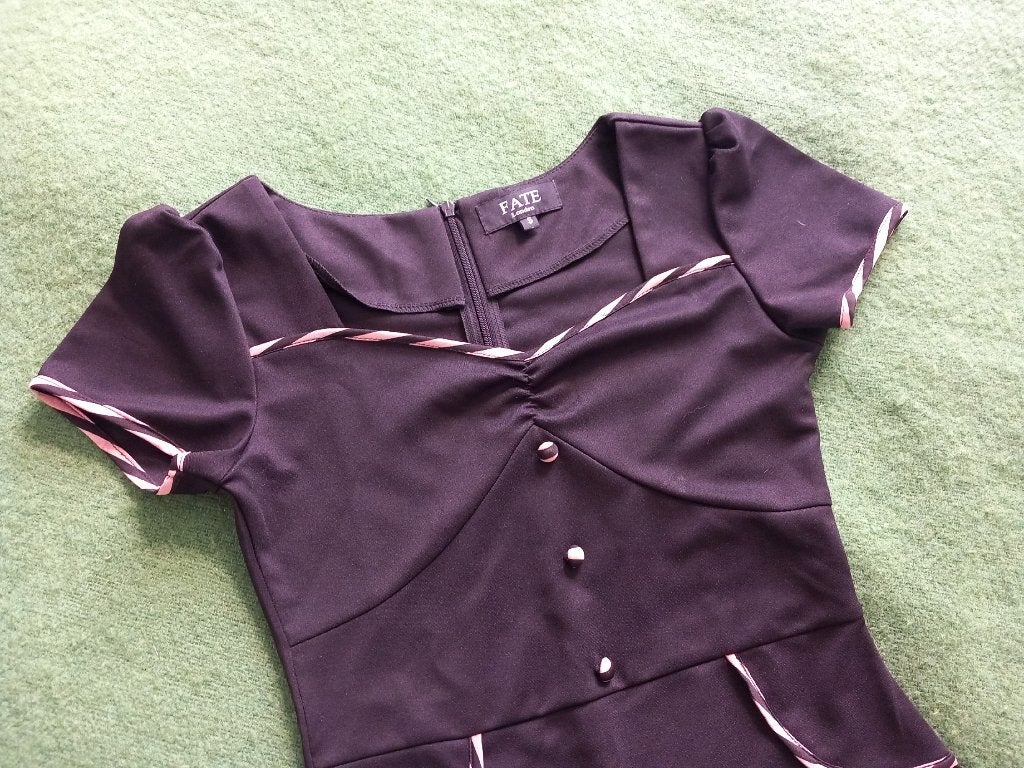 gratis verzenden leuke fifies 50s vintage wiggle dress S M, Maat 38/40 (M), Verzenden, Zwart, Zo goed als nieuw