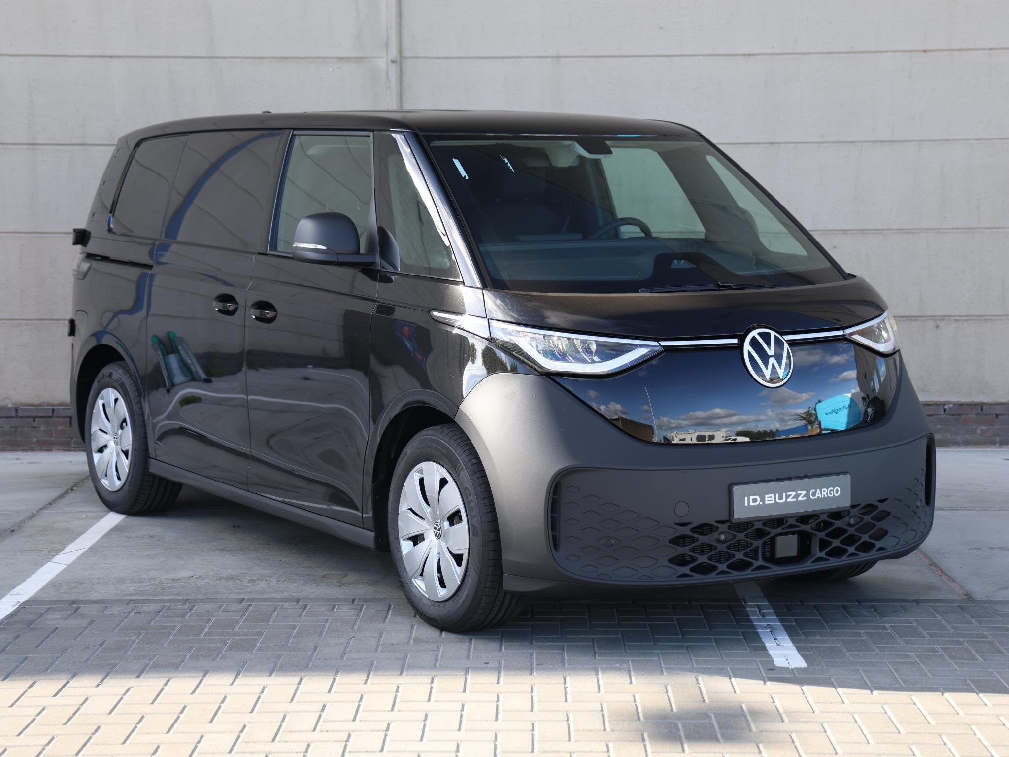 Volkswagen ID. Buzz Cargo Economy Limited Edition Elektromot, Auto's, Automaat, Zwart, Volkswagen, Multifunctioneel stuurwiel