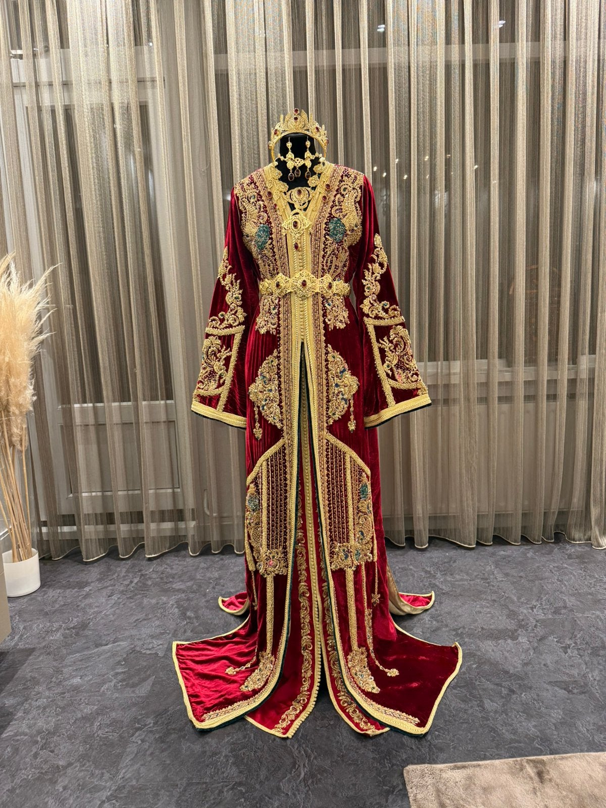 TE HUUR – ZEER EXCLUSIEVE Marokkaanse Takchita / Caftan, Kleding | Dames, Jurken, Ophalen of Verzenden, Zo goed als nieuw, Maat 38/40 (M)
