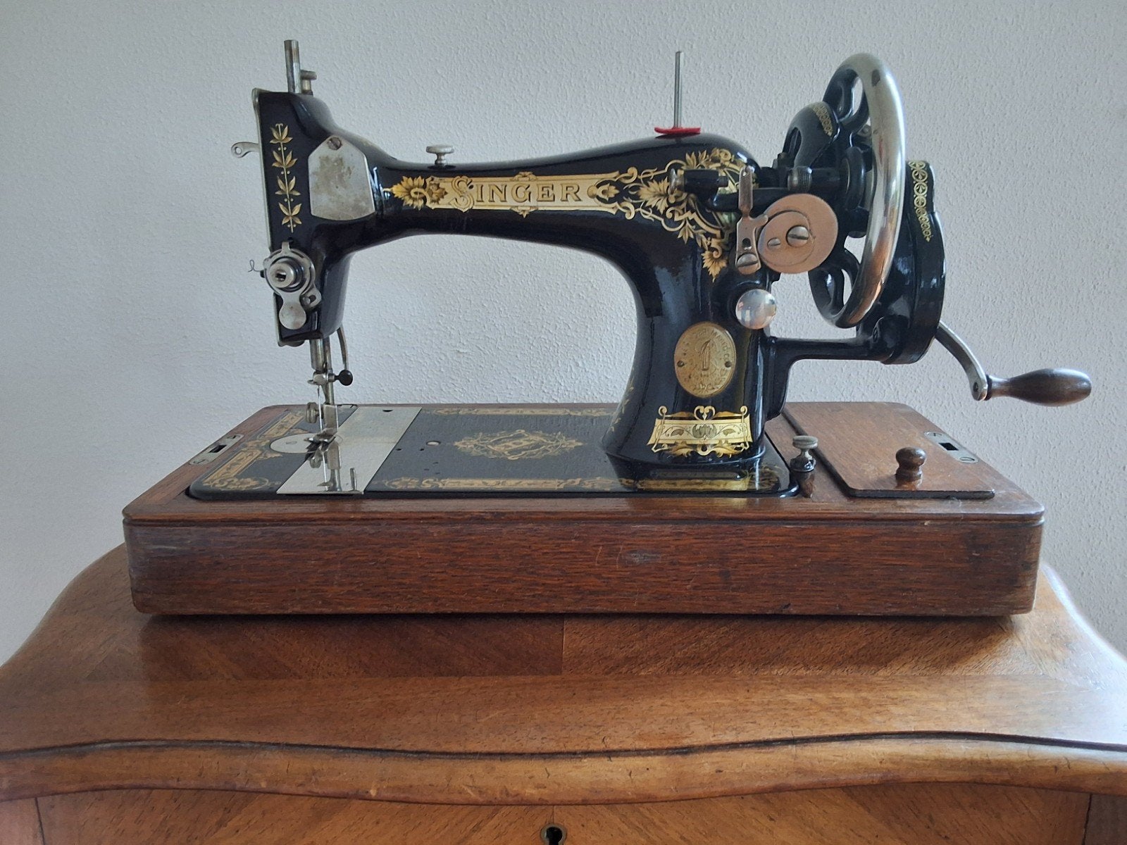 Antieke Singer Naaimachine met Houten Kast en Tafel, Ophalen