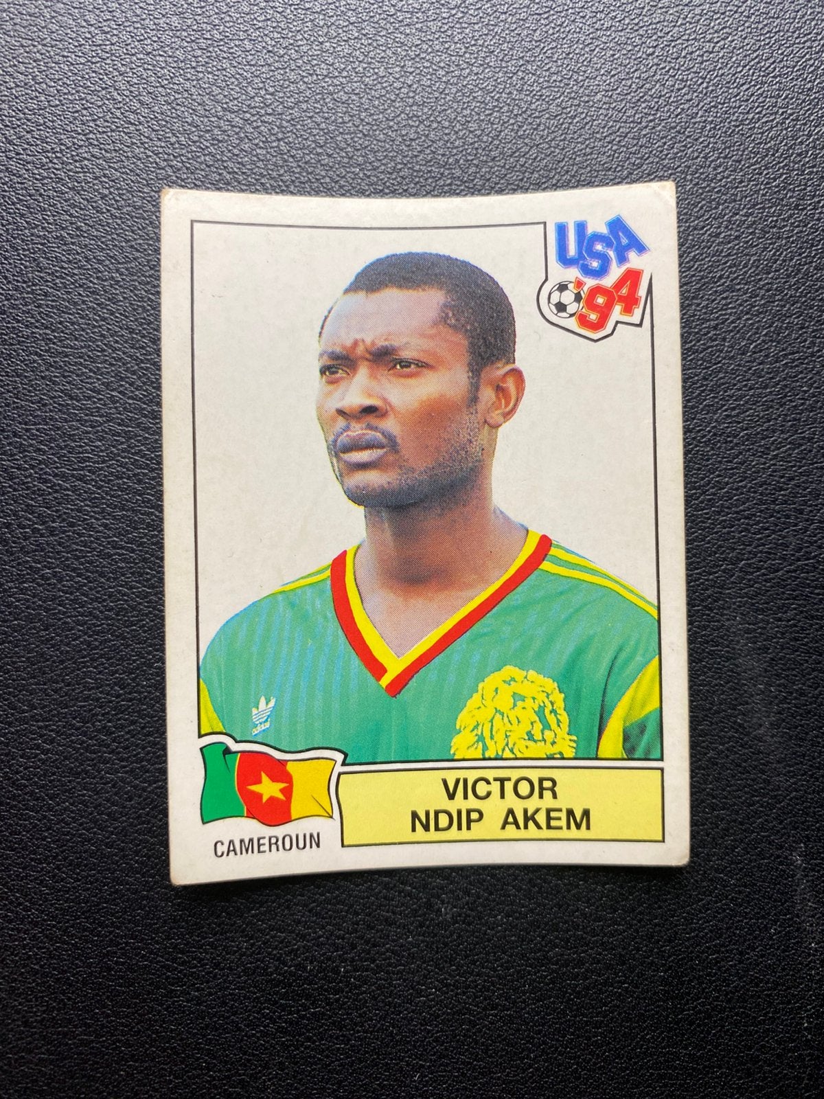 Victor Ndip Akem - Kameroen - Panini WK 1994, Ophalen of Verzenden, Zo goed als nieuw, Buitenlandse clubs, Poster, Plaatje of Sticker