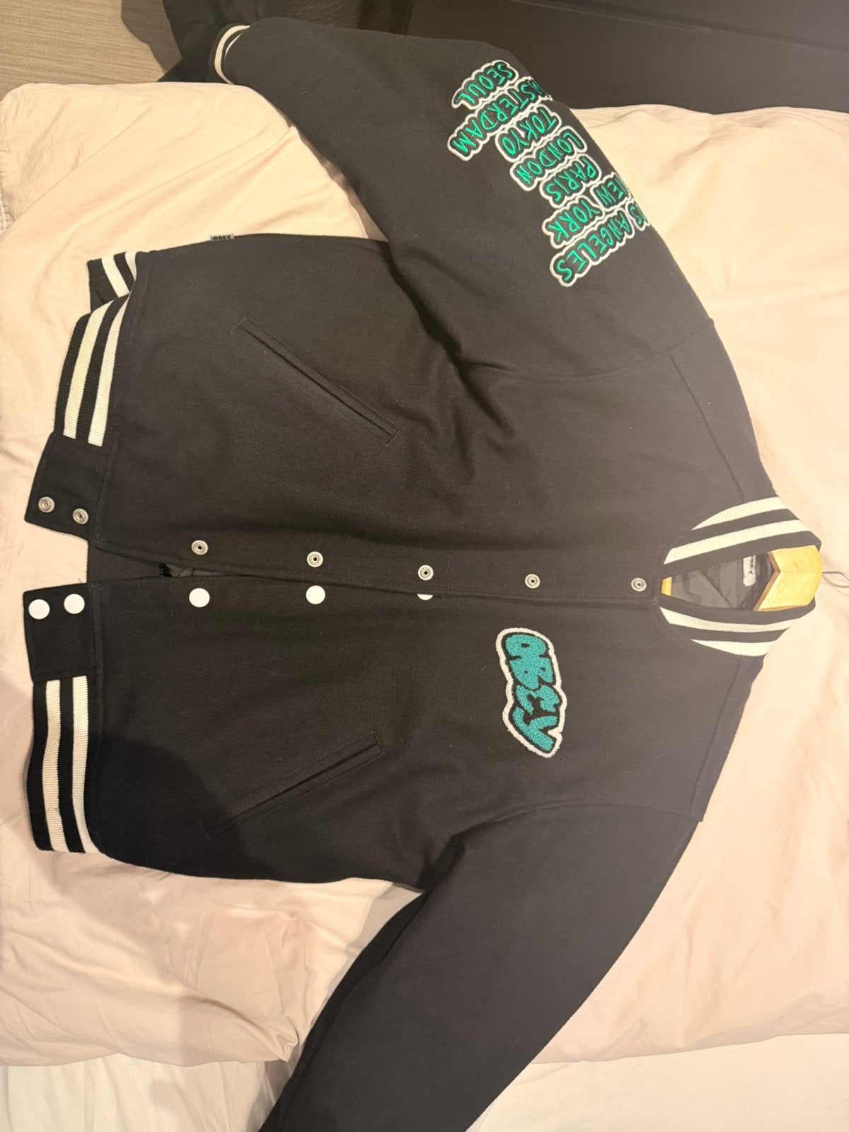 Obey Varsity Jack Zwart Gewatteerde Voering, Ophalen, Zo goed als nieuw, Zwart