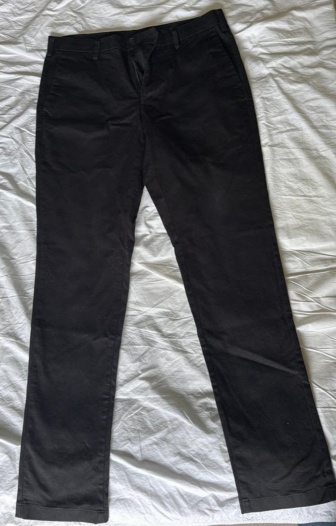 Uniqlo zwart 32-34, Kleding | Heren, Ophalen of Verzenden, Zo goed als nieuw, Overige maten, Zwart