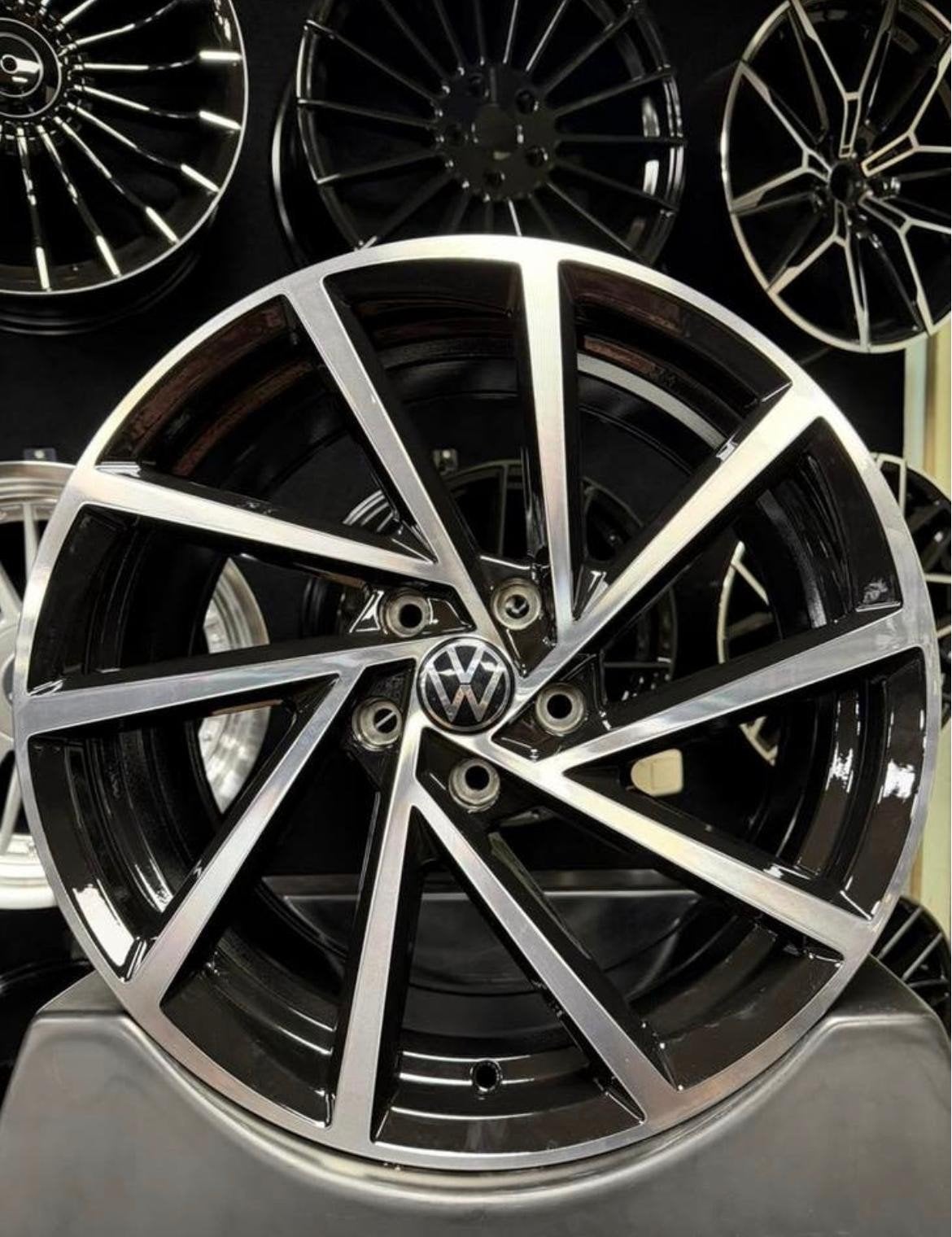 Nieuwe 19 inch Velgen voor Volkswagen - Zwart/Zilver, 19 inch, Velg(en), Nieuw, Ophalen of Verzenden