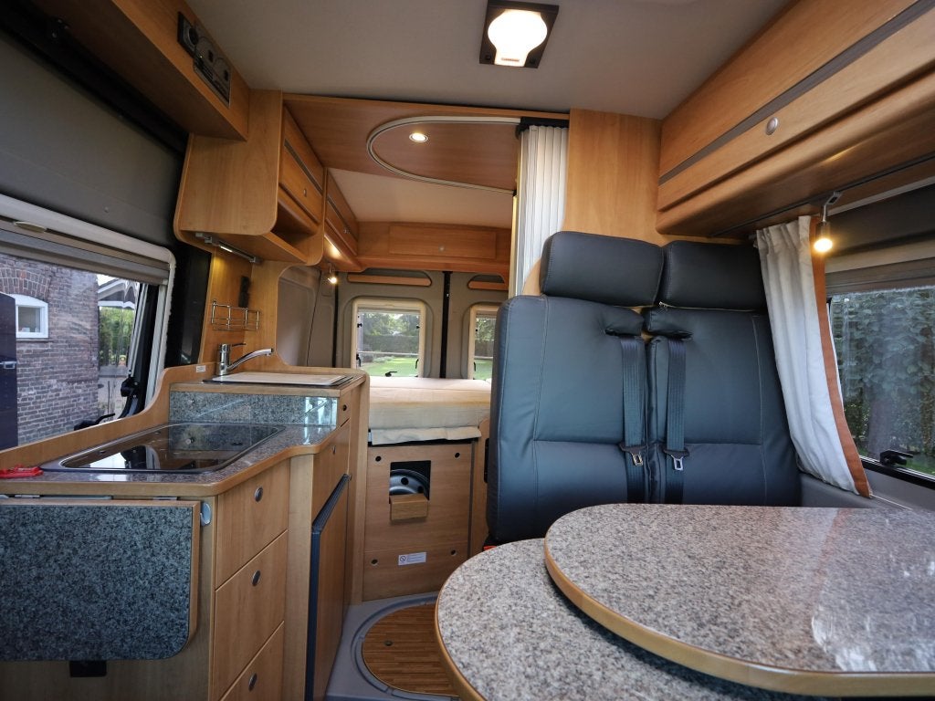 Pössl Roadcamp R 540 trekhaak | 3e slaapplek, Niet ingevuld, Buscamper of Camperbus, Ringverwarming, Raamblindering