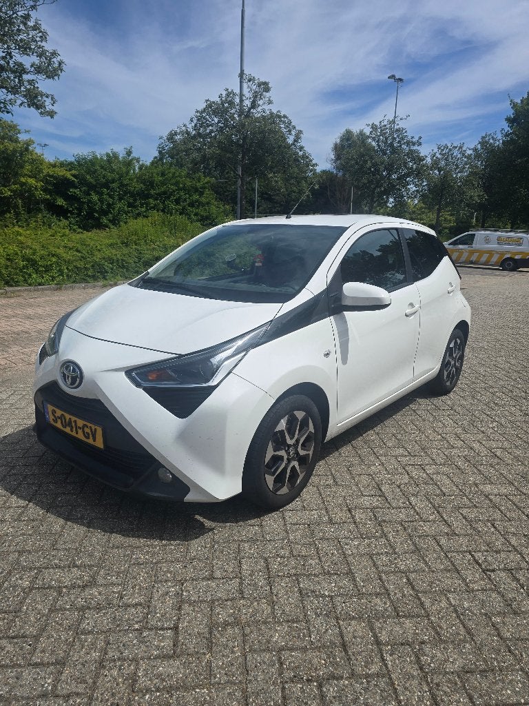 Toyota Aygo 1.0 Vvt-i NL-Edition AIRCO/BLUETOOTH/LED/CAMERA, Auto's, Voorwielaandrijving, Stof, Euro 6, Wit