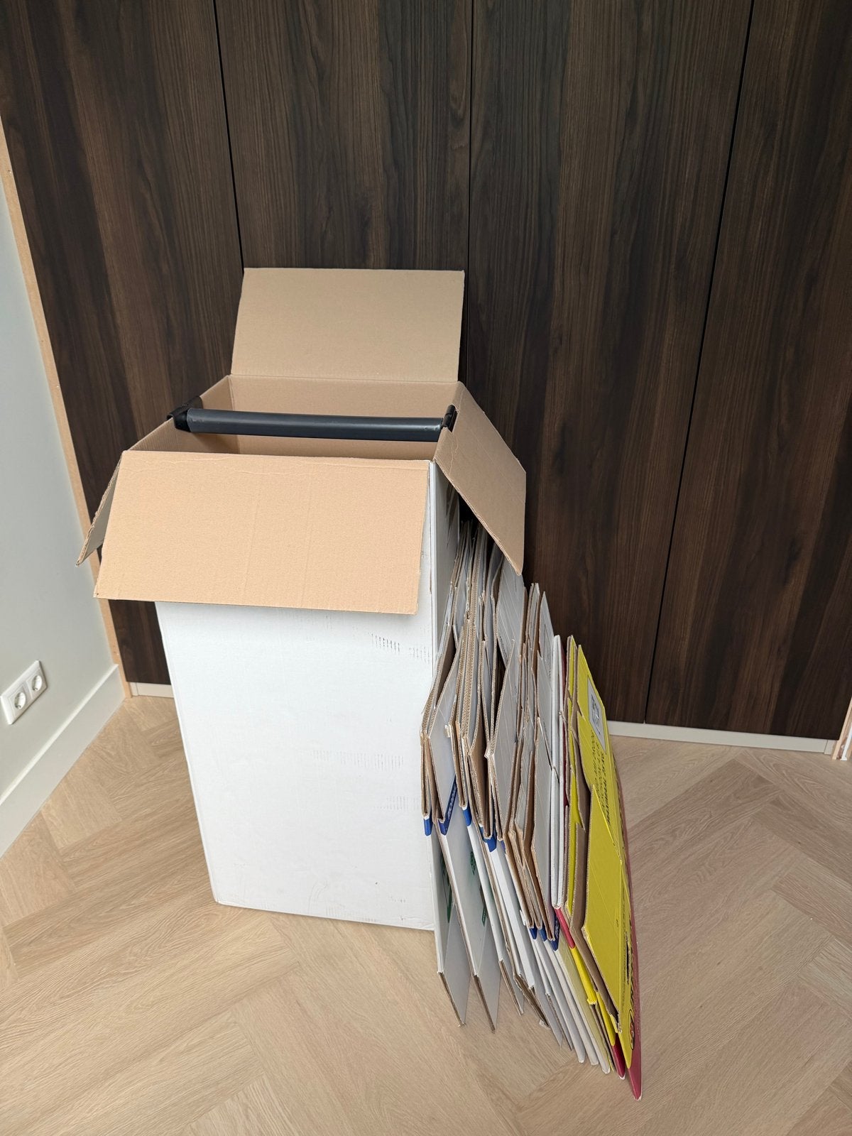 Verhuispakket: hanggarderobe, grote en kleine verhuisdozen, Ophalen, Opvouwbaar, 50 tot 75 cm, Minder dan 40 cm