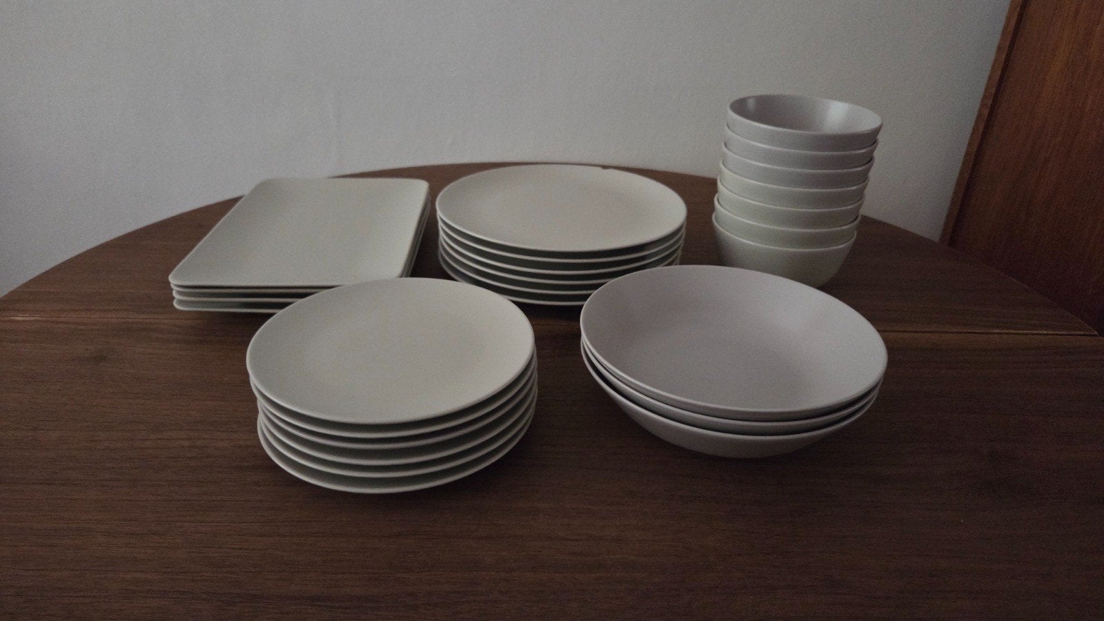 IKEA Dinera Serviesset - 28 stuks beige, Ophalen, Gebruikt, IKEA, Bord(en)
