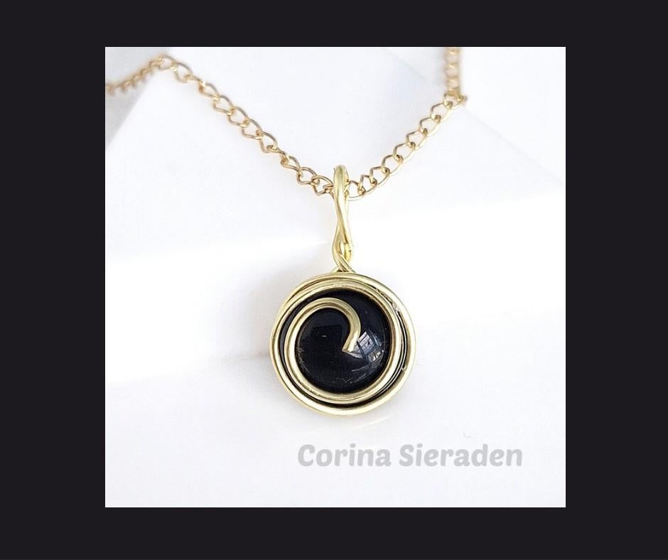 Vergulde hanger met onyx, Sieraden, Tassen en Uiterlijk, Edelstenen, Ophalen of Verzenden, Nieuw
