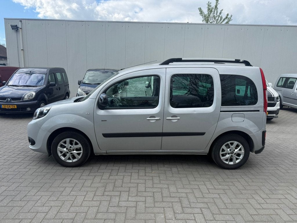 Renault Kangoo 1.2 TCe Rolstoelauto 3+1 Automaat - Bodemverl, Auto's, Renault, Gebruikt, 1295 kg, Met garantie (alle), 4 stoelen