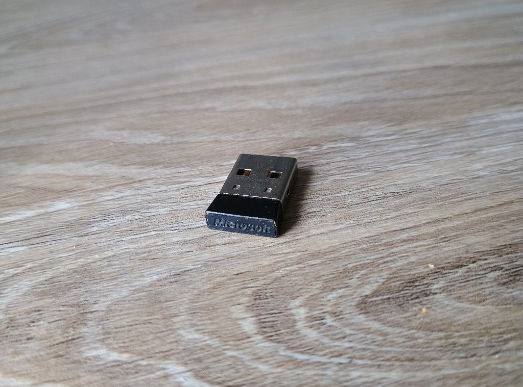Microsoft arc touch mouse model 1428 usb dongle van 2010, Computers en Software, Muis, Gebruikt, Ophalen of Verzenden, Draadloos