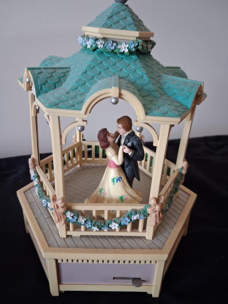 Enesco Speeldoos True Love 1985 - Romantisch Muziekdoosje, Verzamelen, Overige Verzamelen, Ophalen of Verzenden, Gebruikt