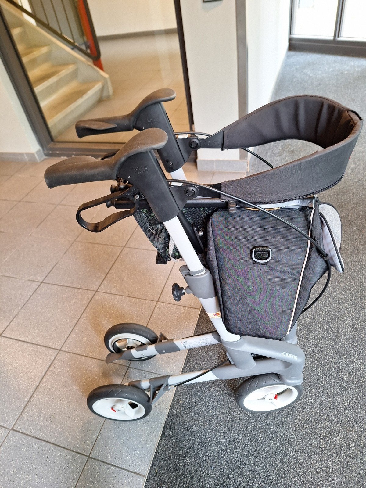 Foto 14 van Rollator lichtgewicht topra troja 5Glees beschrijving NW.ST