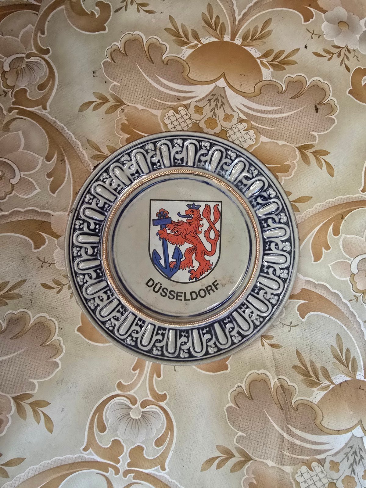 Decoratieve wandplaat Düsseldorf met wapenschild, Ophalen