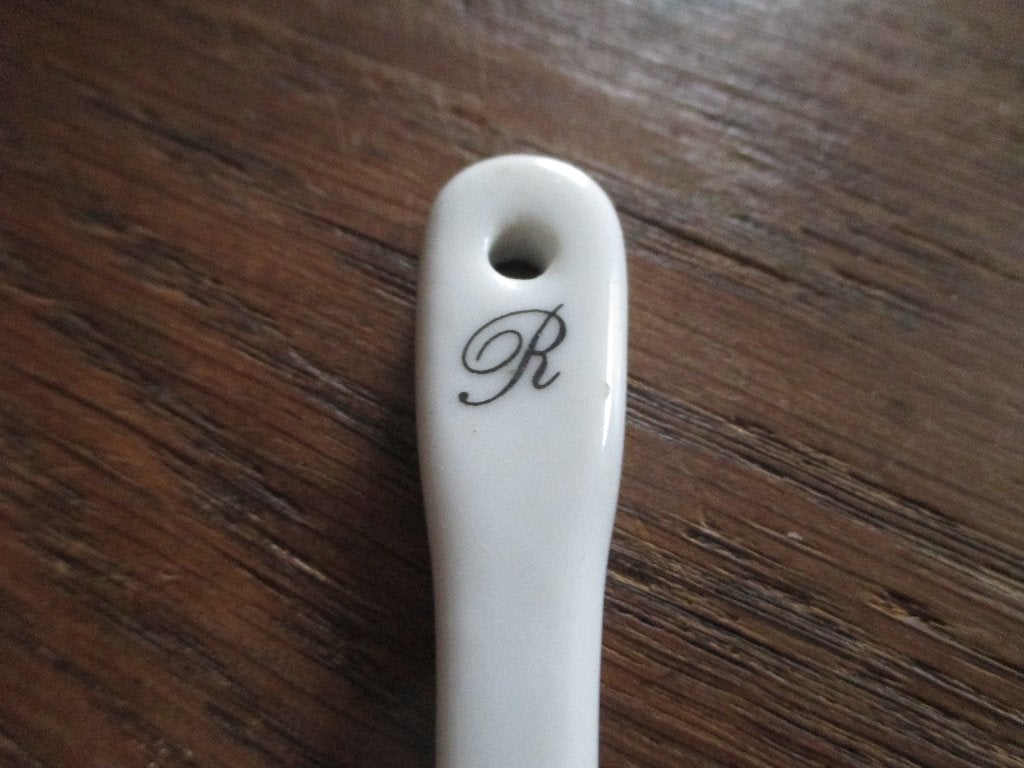 Lepeltje letter R , porselein, Verzenden, Zo goed als nieuw