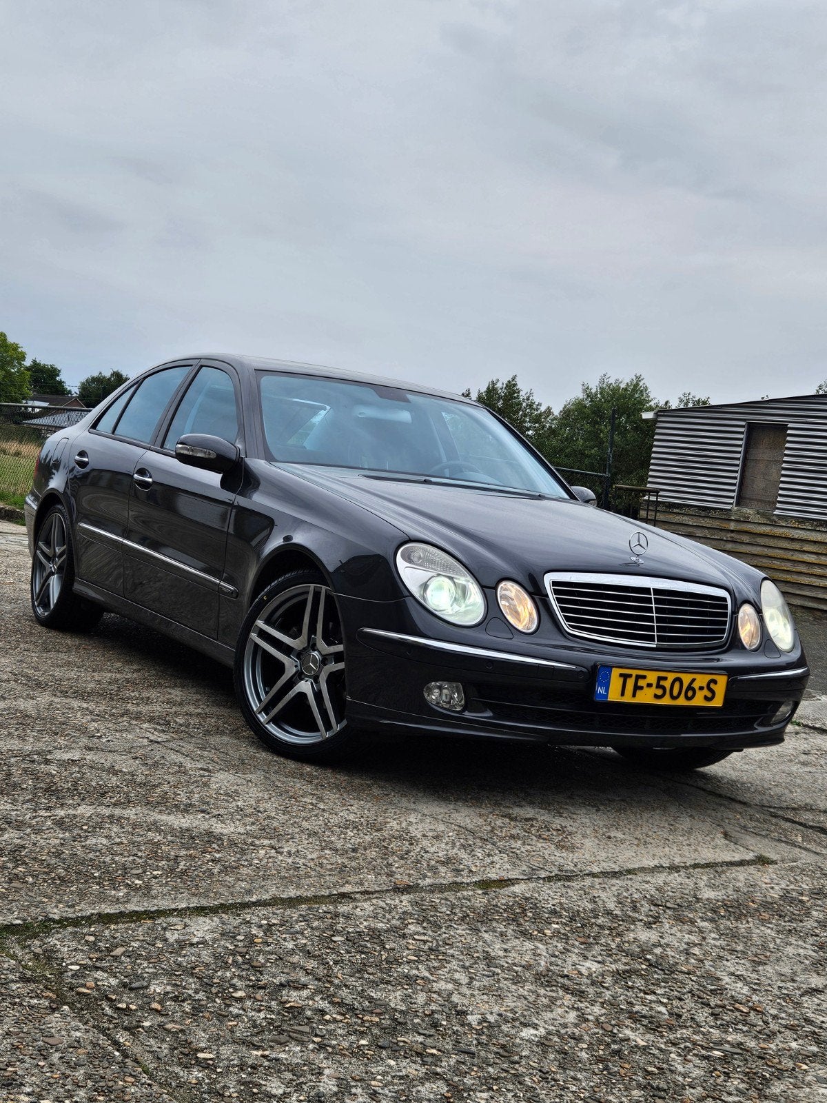 Mercedes-Benz E320 zeer nette auto., Auto's, Automaat, Achterwielaandrijving, Particulier, 6 cilinders