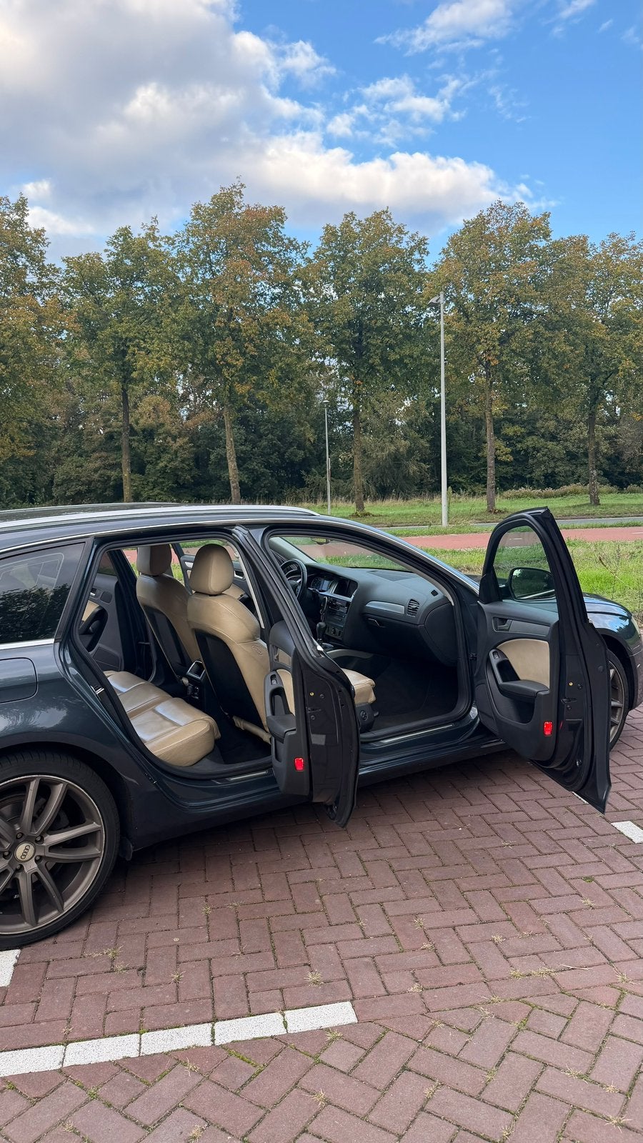 Foto 5 van Audi A4 2.0 Tfsi 132KW Avant Multitronic 2009 Grijs