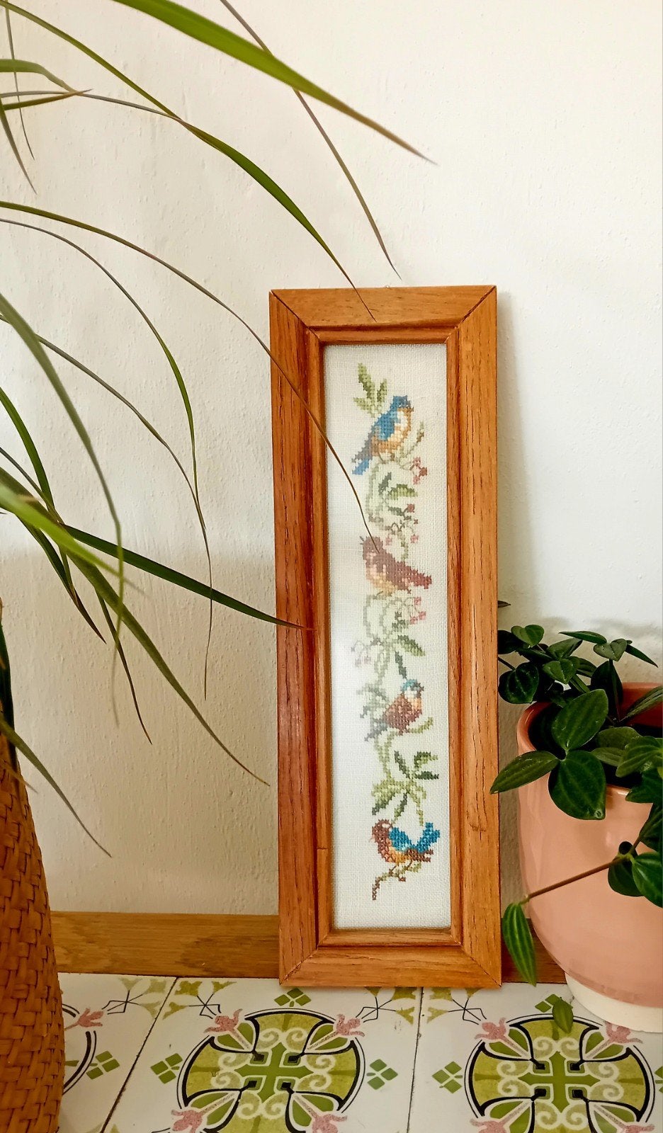 Vintage borduurwerk vogels in houten lijst, Ophalen of Verzenden, Zo goed als nieuw, Hout
