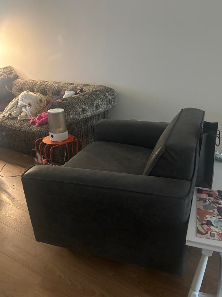 Grey brushed leather seat, Huis en Inrichting, Banken | Sofa's en Chaises Longues, Ophalen, Gebruikt, Eenpersoons, Minder dan 150 cm