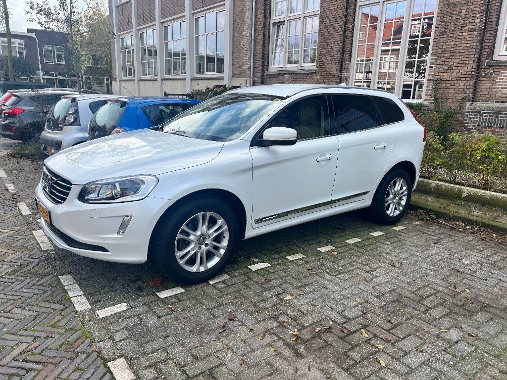 Volvo XC60 2.0 D4 2015 Wit, Voorwielaandrijving, Dealer onderhouden, 1800 kg, 1969 cc