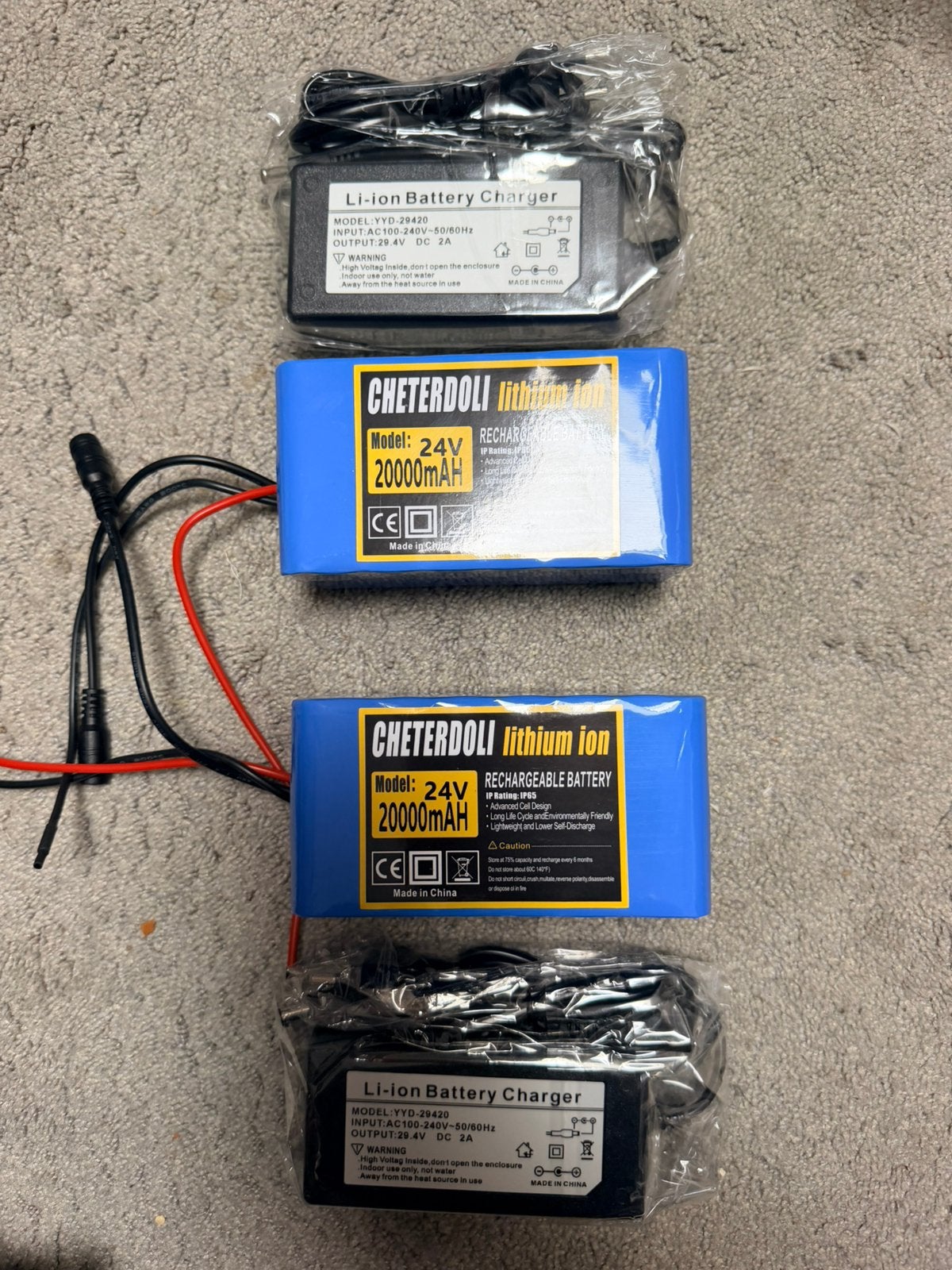 2 accu’s met oplader, Nieuw