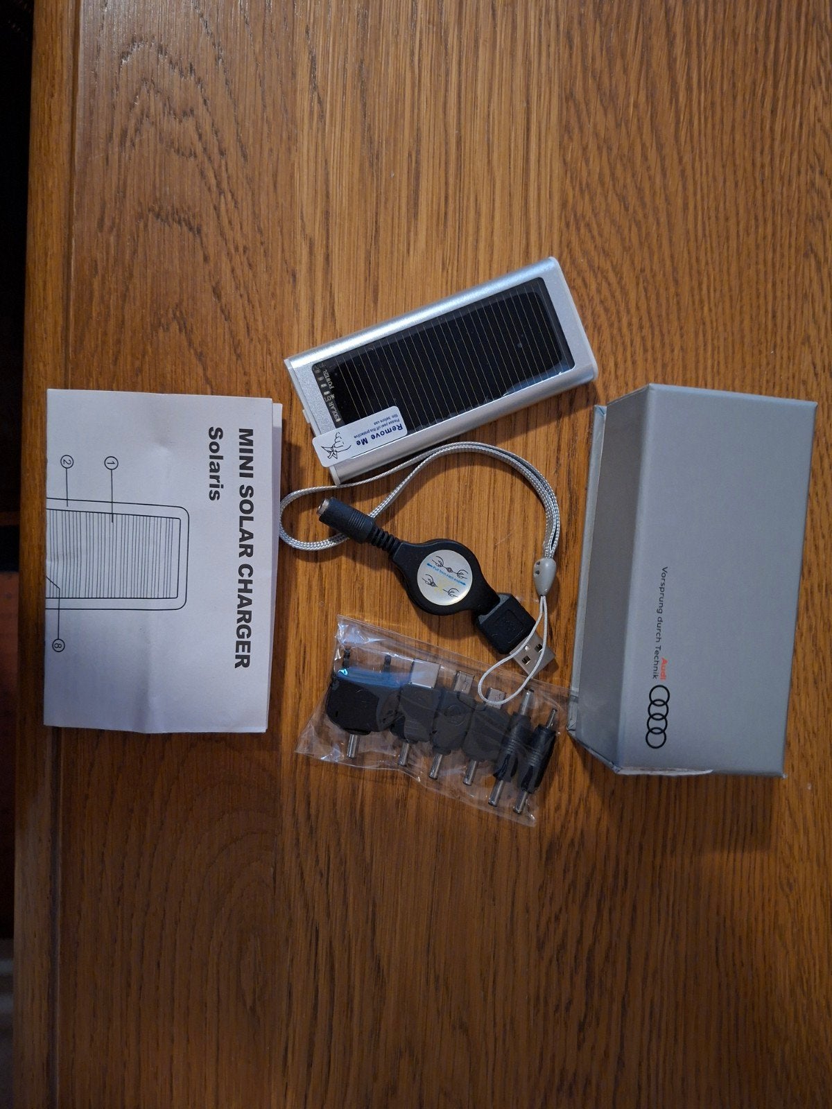 Nieuw origineel Audi mini solar charger, compleet, Universeel, Nieuw, Ophalen of Verzenden, Overige merken