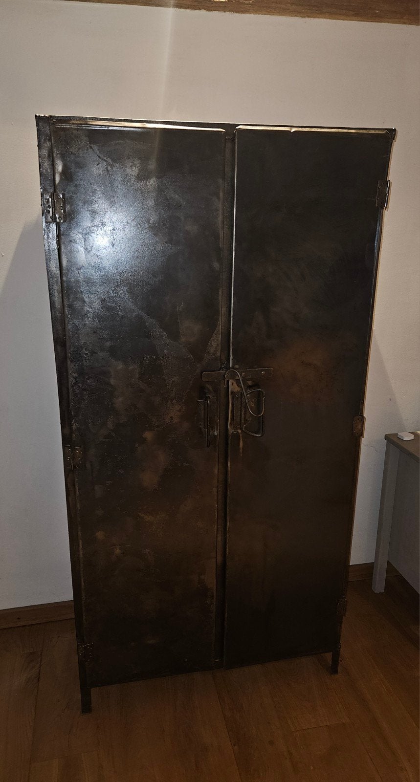 Stalen vintage locker / fabrieks kast, Huis en Inrichting, Kasten | Lockerkasten, Ophalen, Zo goed als nieuw