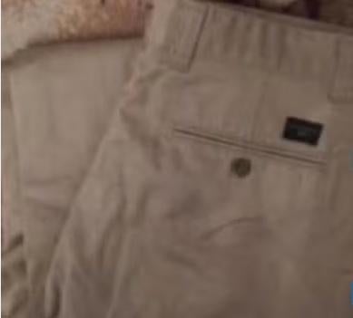 als Nieuw DOCKERS Khakis CHino pantalon Beige W32 L32 = 23, Kleding | Heren, Broeken en Pantalons, Verzenden, Zo goed als nieuw