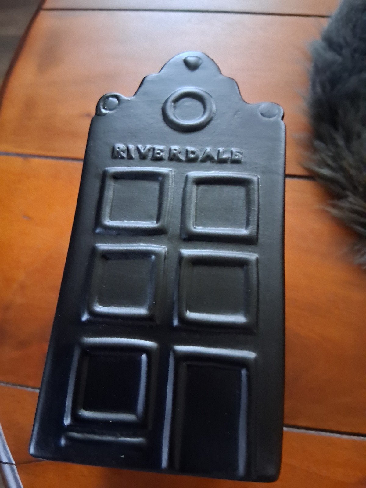 Riverdale grachtenpand  - spaarpot, Ophalen, Met patroon/structuur, Zwart, Zo goed als nieuw