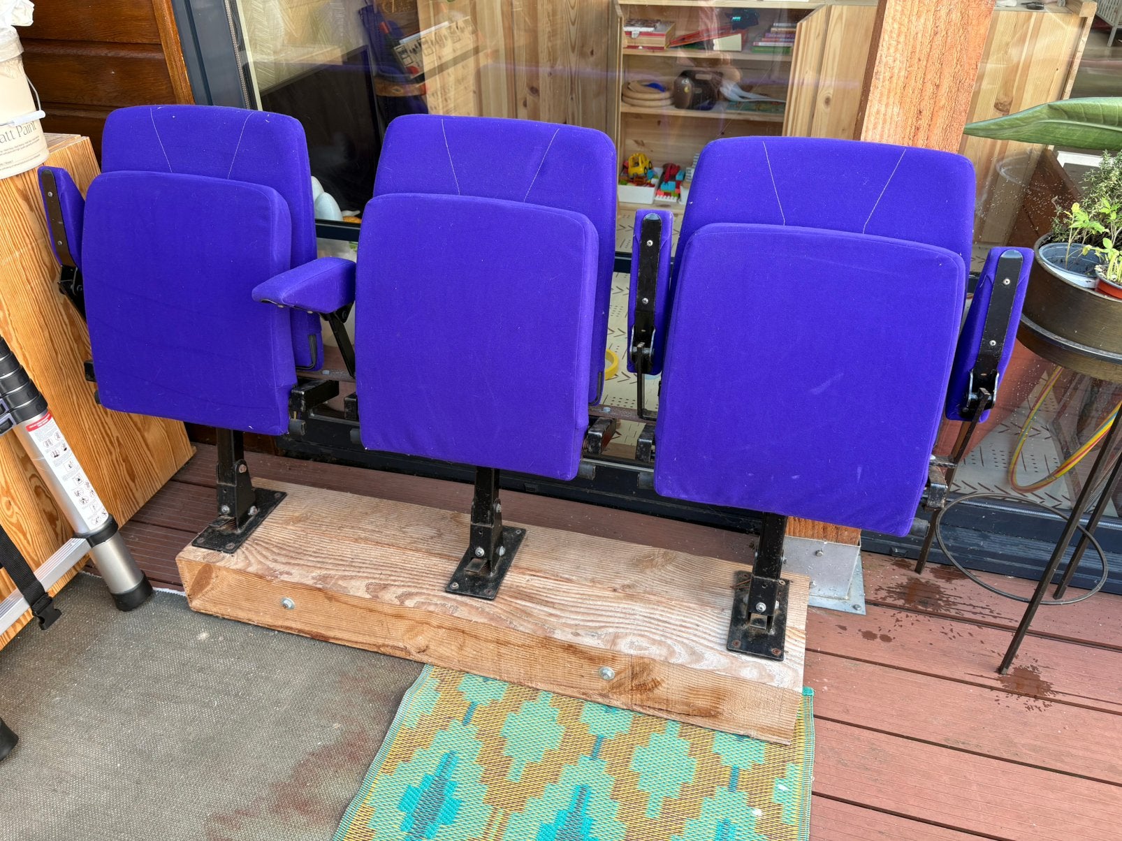 VANDAAG gratis ophalen: 4 biosscoopstoelen, Huis en Inrichting, Stoelen, Ophalen, Gebruikt, Overige kleuren, Vier