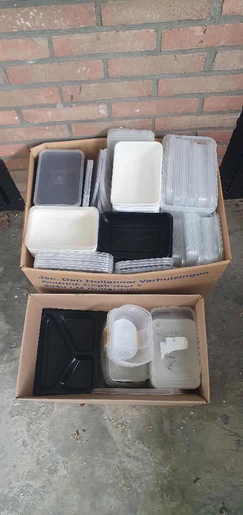 Doos met plastic bakjes en deksels (afhaal / meal prep), Ophalen, Gebruikt, Overige typen, Minder dan 35 cm