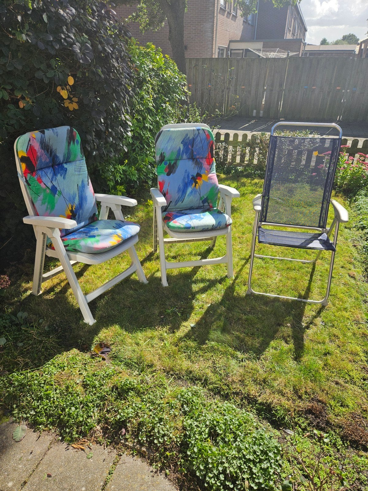 Tuinstoelen - 2x kunststof met kussen, 1x aluminium, Tuin en Terras, Ophalen, Gebruikt, Kunststof, Inklapbaar
