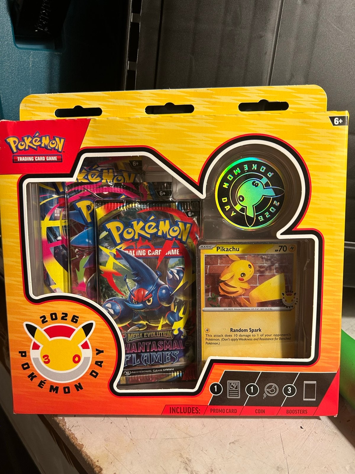 Pokémon Day 2026 Box met Pikachu Promo Kaart, Hobby en Vrije tijd, Verzamelkaartspellen | Pokémon, Nieuw, Overige typen, Ophalen of Verzenden