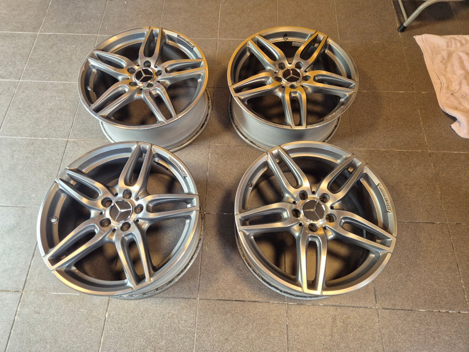 Set van 4 gebruikte Mercedes AMG velgen 18 inch, Ophalen, 18 inch, Gebruikt, Velg(en)