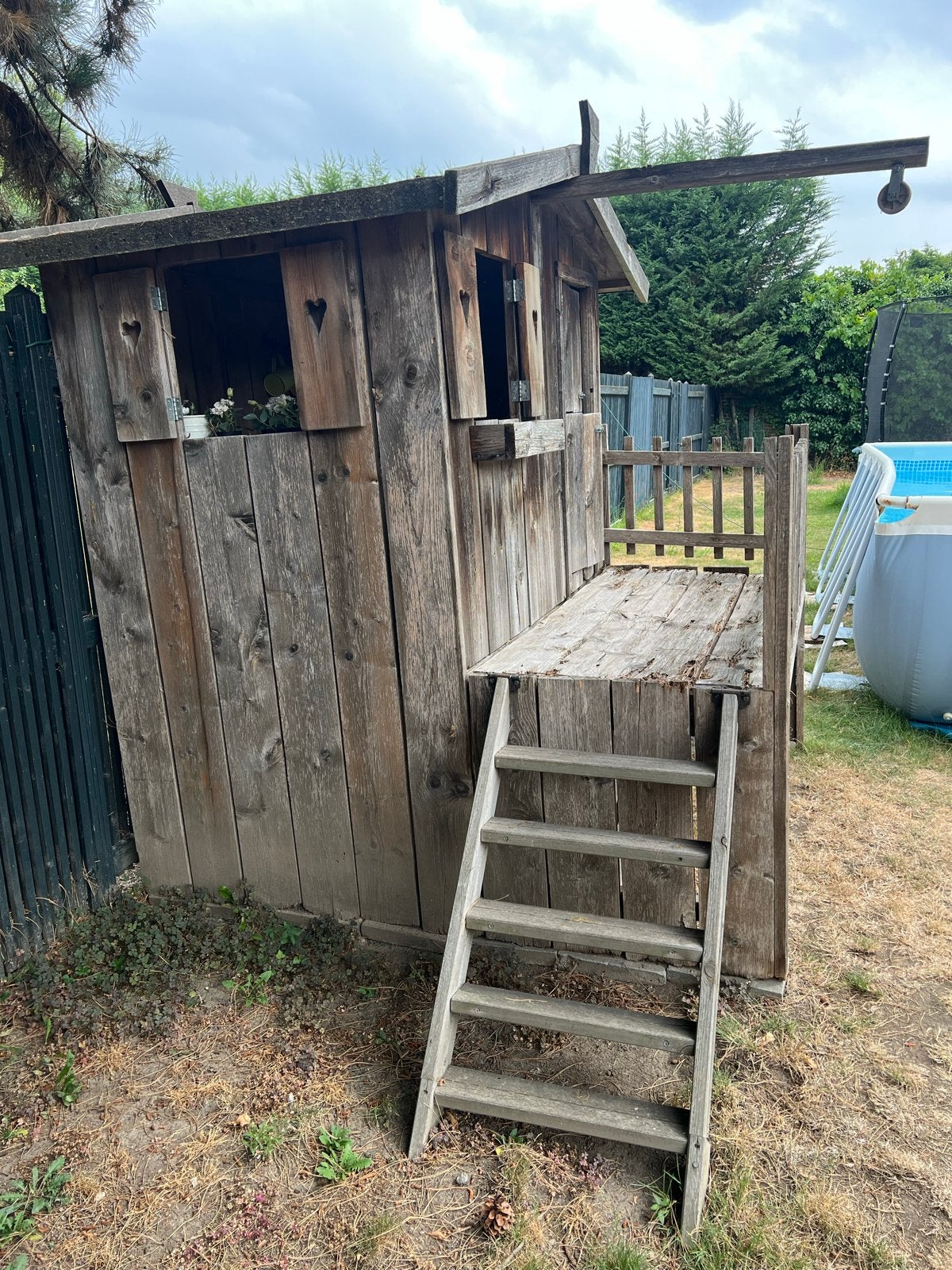 Houten speelhuisje met veranda en trapje, Ophalen, Gebruikt, Hout