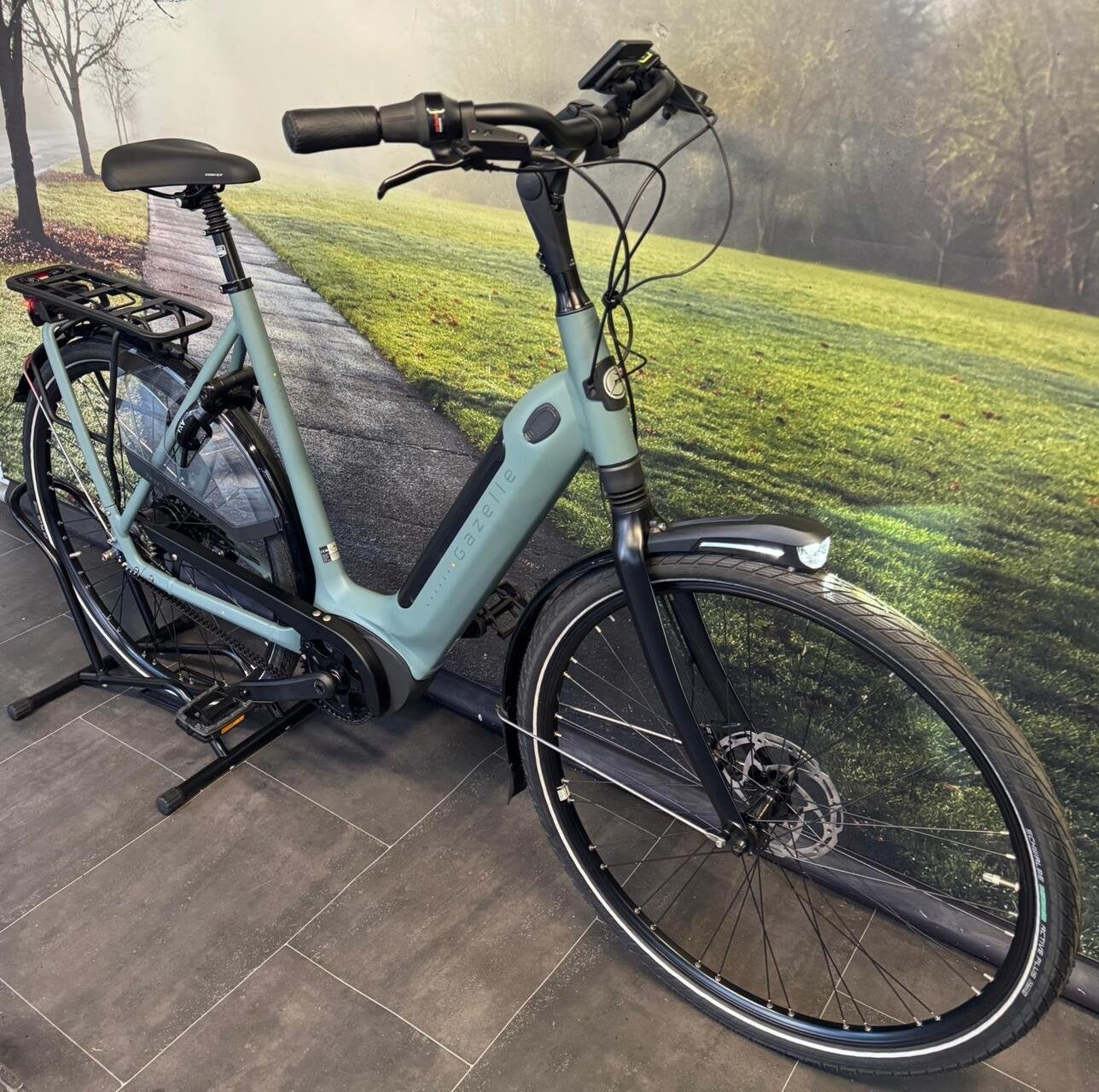 Foto 3 van Gazelle Grenoble C5 BOSCH | AANBIEDING | €3999 → €3199