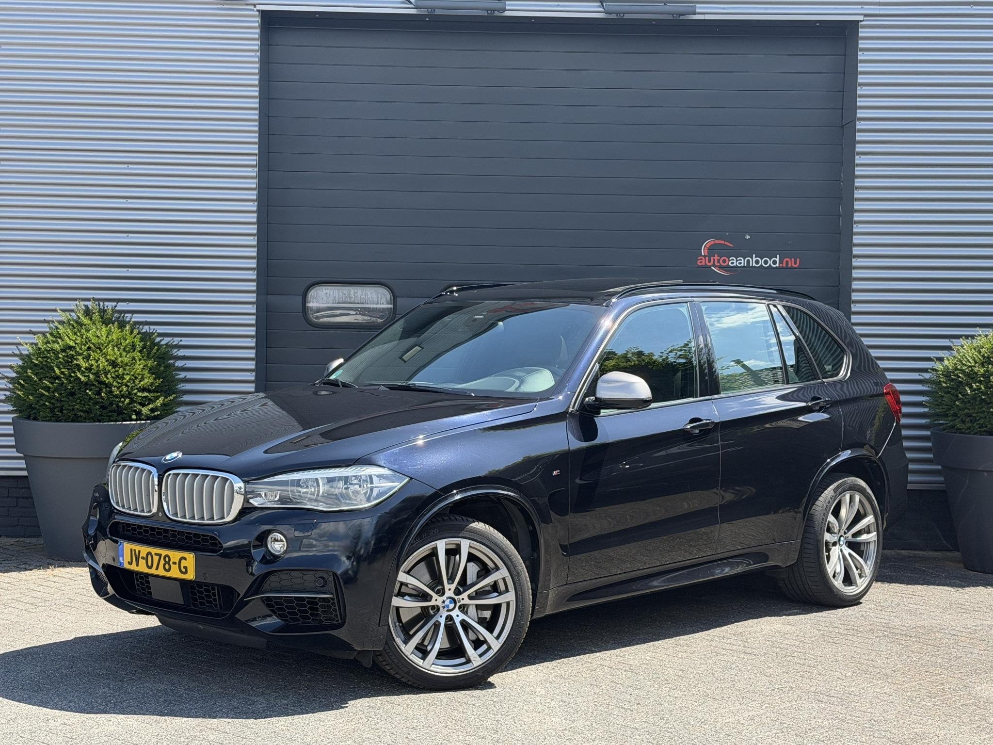 BMW X5 M50d | Panoramadak | 360* Camera | TV Schermen | Harm, Automaat, 15 km/l, 2993 cc, Alcantara