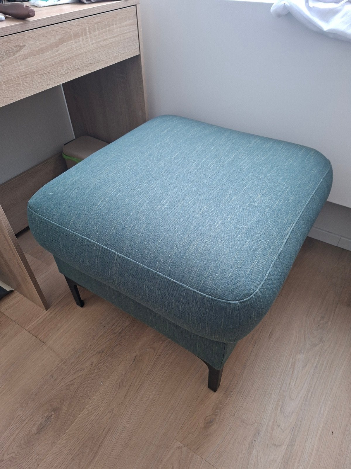 Comfortabele poef in groene stof, Huis en Inrichting, Ophalen, Zo goed als nieuw, Stof, 50 tot 75 cm