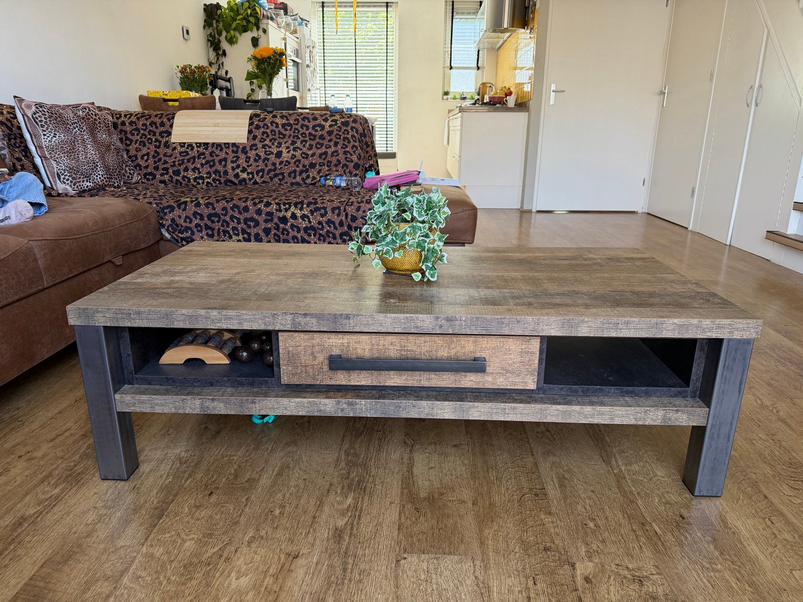 Robuuste Salontafel met Lade en Open Vakken, Gebruikt, 100 tot 150 cm, Overige houtsoorten, 50 tot 100 cm