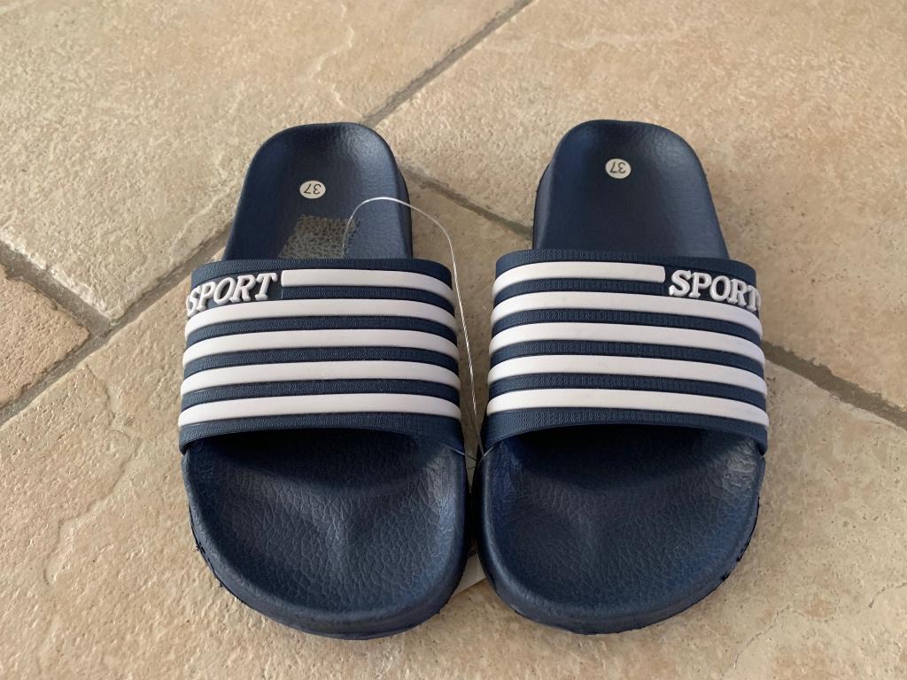 Slippers maat 37 blauw nieuw, Ophalen of Verzenden, Nieuw, Jongen of Meisje, Overige typen