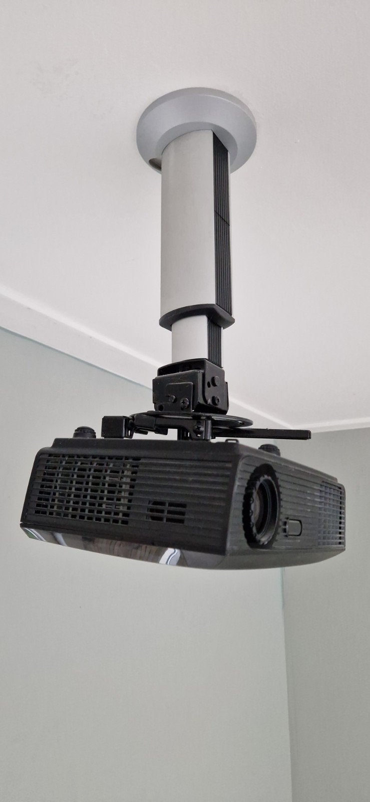 Optoma Beamer met plafondbeugel, afstandsbediening en scherm, Ophalen, Gebruikt, DLP, Overige resoluties