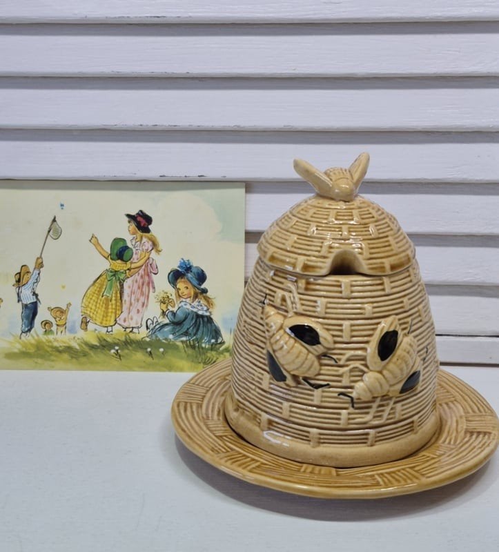 Majolica honingpotje op schotel, Ophalen of Verzenden