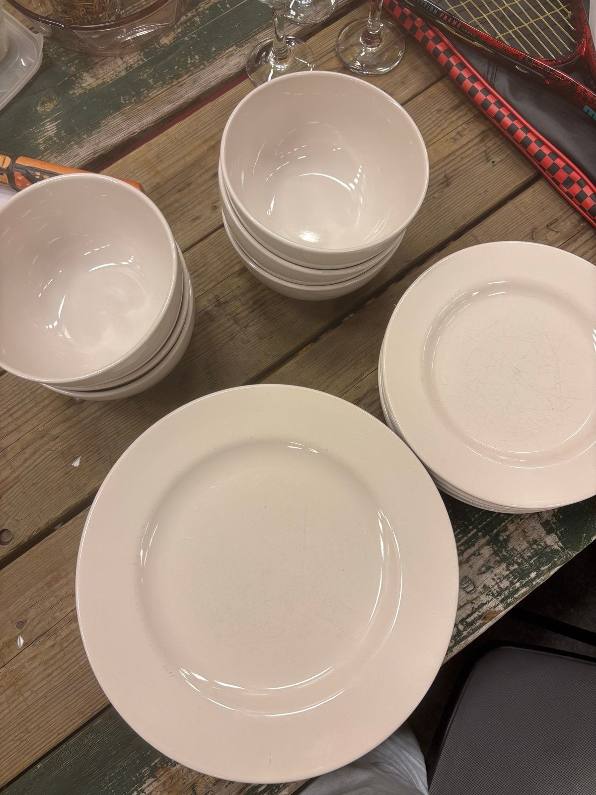 Crèmekleurig servies: borden en kommen, Gebruikt, Keramiek, Ophalen of Verzenden, Modern