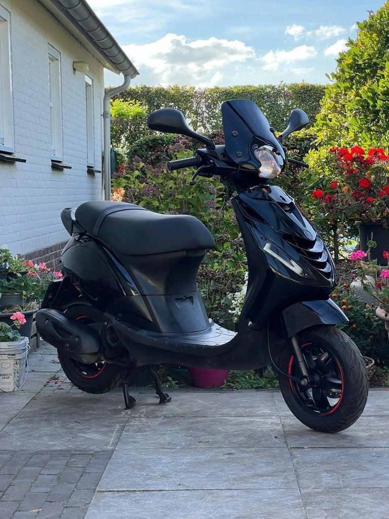 ⭐️Piaggio zip 4 takt 50cc Brom glans zwart SP-Line⭐️