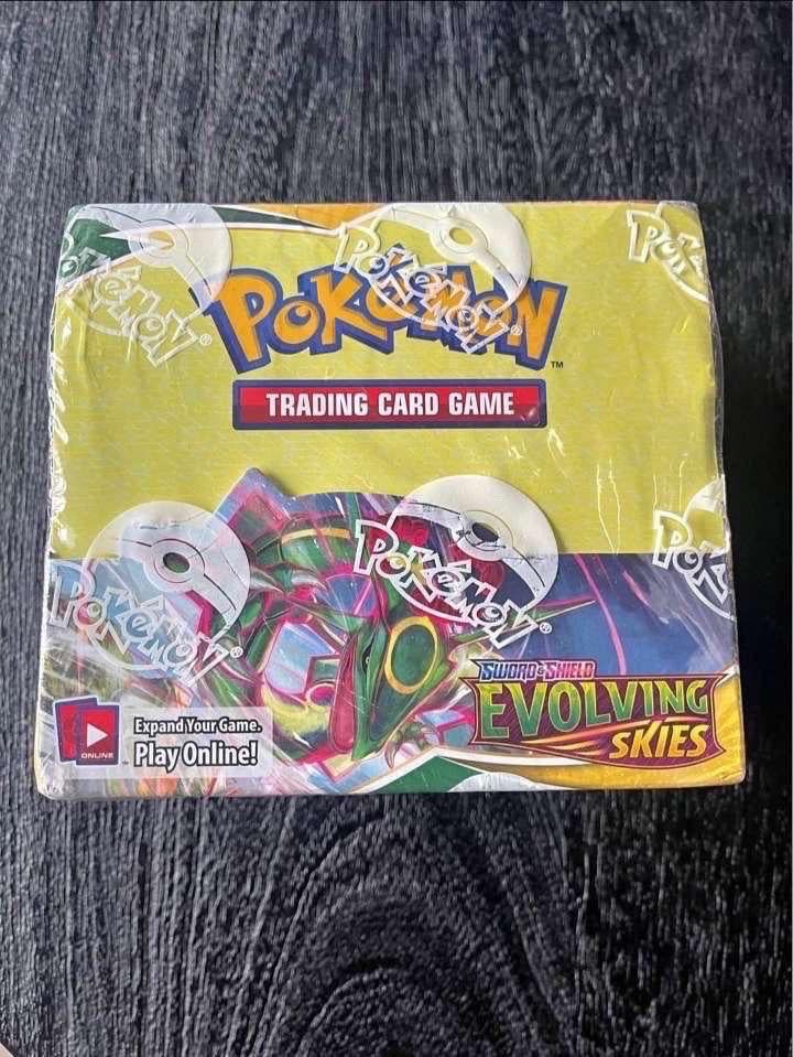 Pokémon Evolving Skies Booster Box Sealed, Ophalen of Verzenden, Zo goed als nieuw, Boosterbox