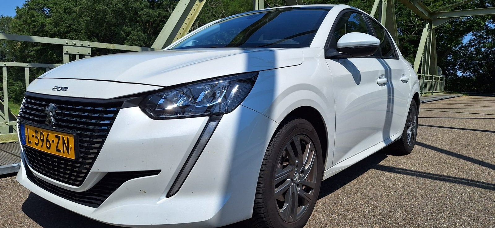 Peugeot 208 1.2 Puretech 75pk 2021 Wit, Voorwielaandrijving, Stof, Zwart, 1199 cc