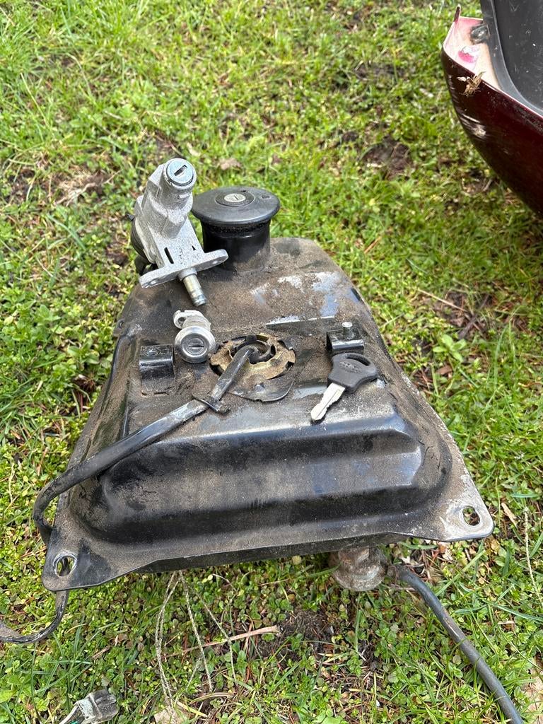Baotian BT49QT-12 Brandstoftank met slot en sleutel, Ophalen, Gebruikt, Tank, Overige merken